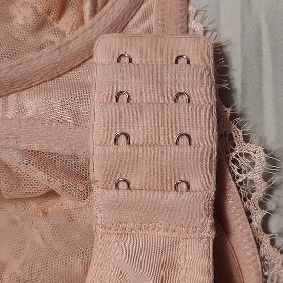 💕 EUC Victoria's Secret Ladies/Teens Push Up Without Padding Underwire Bra, 34C - Picture 9 of 11